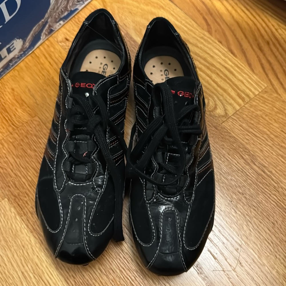 EUC Geod Vero Cucio size 39 sneakers super grippy patent